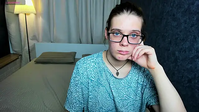 KIKI Krash online show from March 8, 4:28 pm