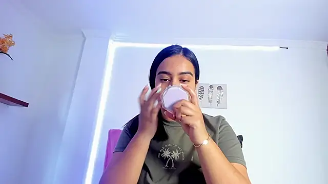 anniesweet- online show from April 10, 1:18 pm