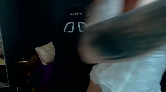 TinaBrigggs online show from December 6, 8:10 am