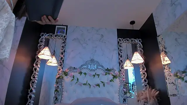 Snapshot of Skinny_Linda chatting on February 26, 1:32 pm Skinny Linda online show from February 26, 1:32 pm