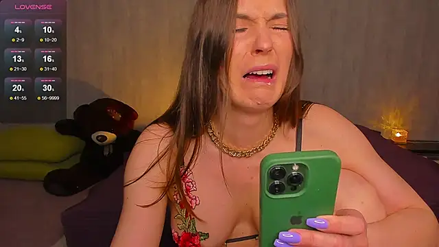 EricaPowers online show from April 4, 9:16 am