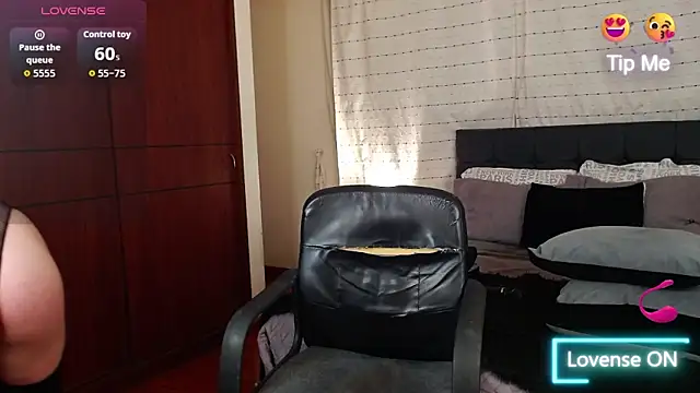 Snapshot of Hornymoan chatting on December 1, 10:54 pm Hornymoan online show from December 1, 10:54 pm