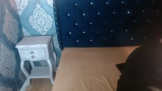 Snapshot of Sofiacowperx chatting on November 8, 6:55 pm Sofiacowperx online show from November 8, 6:55 pm