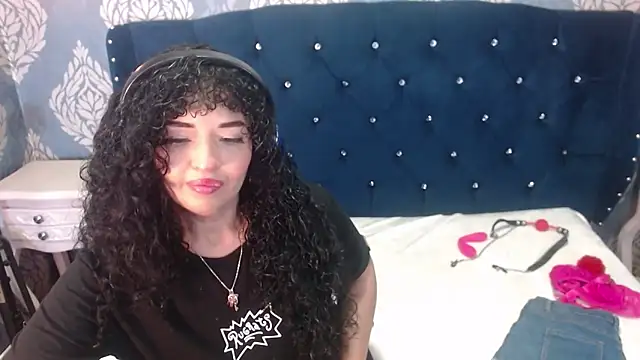 Sofiacowperx online show from May 15, 1:31 pm