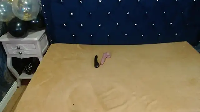 Sofiacowperx online show from April 18, 7:07 pm