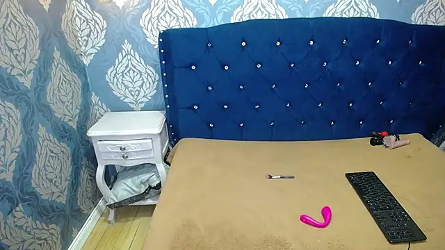 Snapshot of Sofiacowperx chatting on October 10, 2:40 pm Sofiacowperx online show from October 10, 2:40 pm