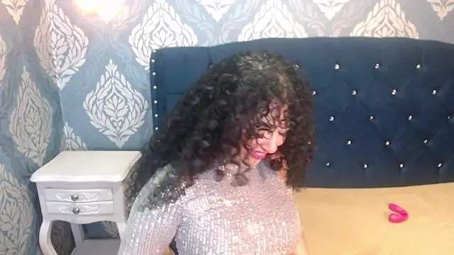 Snapshot of Sofiacowperx chatting on November 14, 6:33 pm Sofiacowperx online show from November 14, 6:33 pm