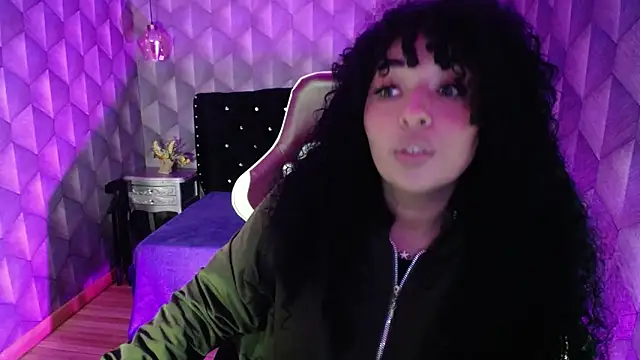 Snapshot of Sofiacowperx chatting on March 5, 1:50 pm Sofiacowperx online show from March 5, 1:50 pm