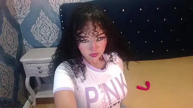 Snapshot of Sofiacowperx chatting on November 11, 2:01 pm Sofiacowperx online show from November 11, 2:01 pm