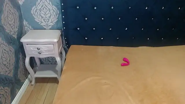 Snapshot of Sofiacowperx chatting on November 12, 4:55 pm Sofiacowperx online show from November 12, 4:55 pm