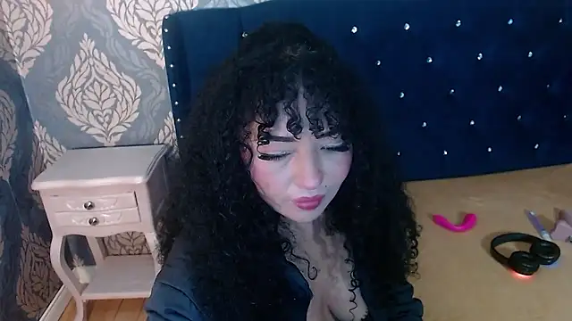 Sofiacowperx online show from January 14, 1:26 pm