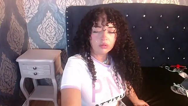 Snapshot of Sofiacowperx chatting on November 17, 1:37 pm Sofiacowperx online show from November 17, 1:37 pm