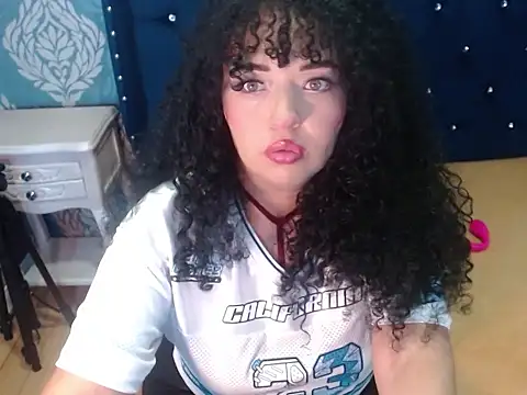 Sofiacowperx online show from March 12, 4:00 pm