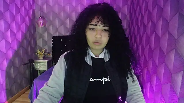 Snapshot of Sofiacowperx chatting on February 28, 1:14 pm Sofiacowperx online show from February 28, 1:14 pm