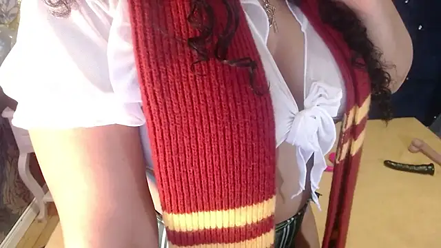 Sofiacowperx online show from April 13, 1:15 pm