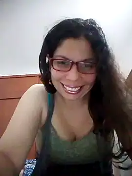Snapshot of Carliina_Soussa chatting on March 13, 10:32 pm Carliina Soussa online show from March 13, 10:32 pm