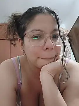 Snapshot of Carliina_Soussa chatting on July 13, 11:48 pm Carliina Soussa online show from July 13, 11:48 pm
