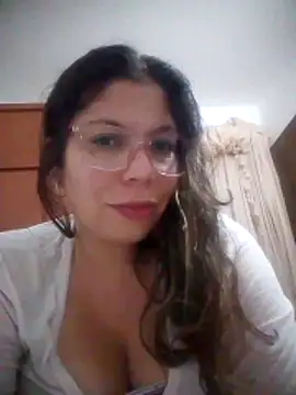 Snapshot of Carliina_Soussa chatting on February 6, 11:23 pm Carliina Soussa online show from February 6, 11:23 pm