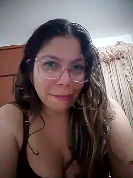 Snapshot of Carliina_Soussa chatting on February 4, 11:44 pm Carliina Soussa online show from February 4, 11:44 pm