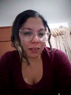 Snapshot of Carliina_Soussa chatting on February 23, 11:27 pm Carliina Soussa online show from February 23, 11:27 pm