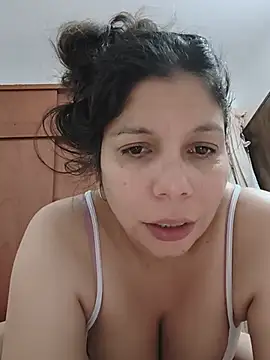Snapshot of Carliina_Soussa chatting on July 16, 11:57 pm Carliina Soussa online show from July 16, 11:57 pm