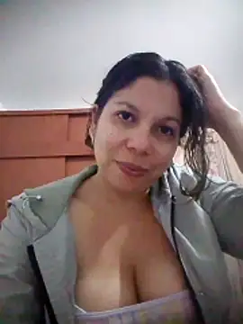 Snapshot of Carliina_Soussa chatting on February 28, 10:20 pm Carliina Soussa online show from February 28, 10:20 pm