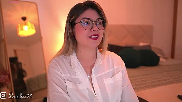 Lau Bee online show from February 1, 4:49 pm