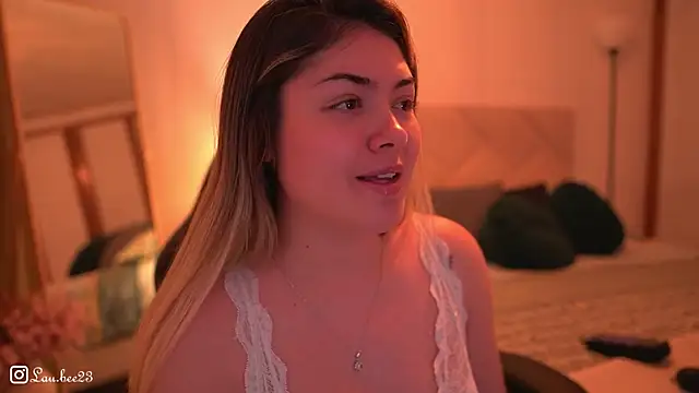 Lau Bee online show from December 13, 8:04 pm