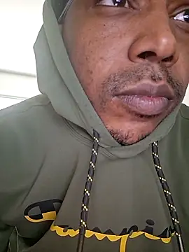 bigboytoy912 online show from April 3, 5:30 pm