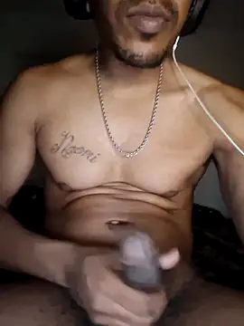 Snapshot of bigboytoy912 chatting on June 19, 3:23 am bigboytoy912 online show from June 19, 3:23 am
