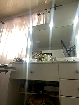 Snapshot of Abigail_Cowen chatting on November 2, 1:27 pm Abigail Cowen online show from November 2, 1:27 pm