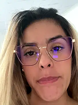 Snapshot of ZoeJohnsoon chatting on November 28, 7:36 pm ZoeJohnsoon online show from November 28, 7:36 pm