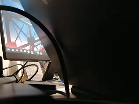 Snapshot of steelwings1976 chatting on December 15, 11:10 pm steelwings1976 online show from December 15, 11:10 pm