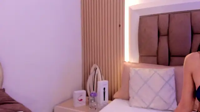 Clarisse28 online show from November 27, 7:14 pm