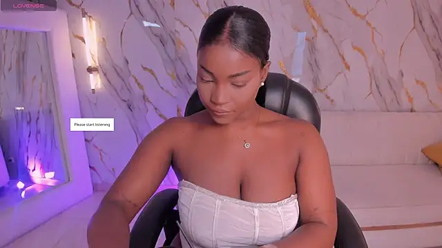 Snapshot of SavannahStorm chatting on April 30, 12:12 pm SavannahStorm online show from April 30, 12:12 pm
