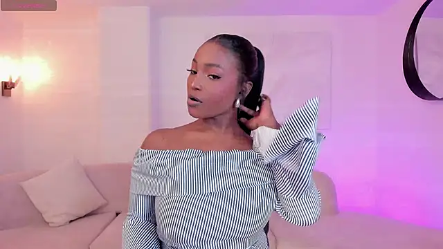 SavannahStorm online show from December 5, 7:45 pm