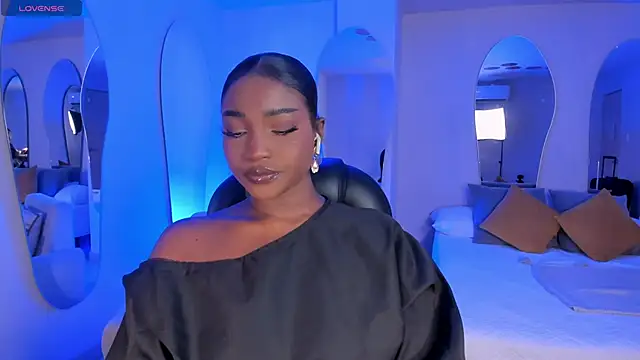 SavannahStorm online show from April 8, 1:01 pm