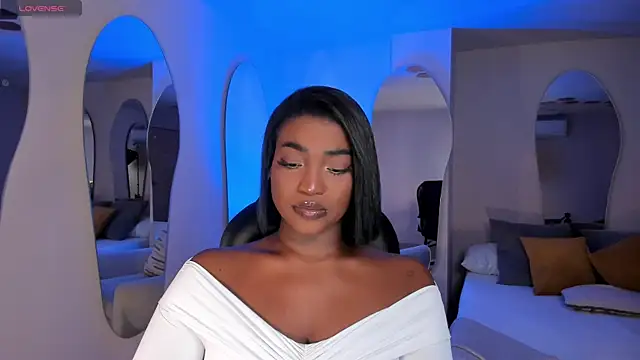 SavannahStorm online show from April 11, 12:20 pm