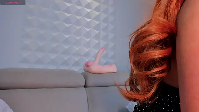 IsabellaHill  online show from December 6, 10:46 pm