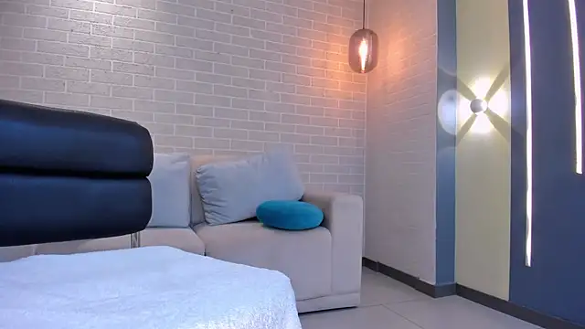 IsabellaHill  online show from December 19, 1:28 am