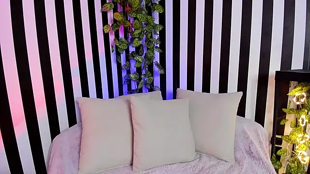 liz goth online show from February 16, 3:32 pm