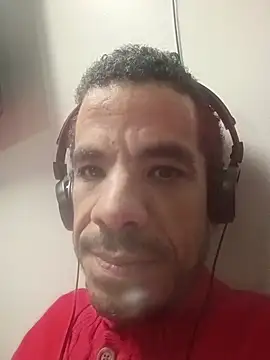 Snapshot of Tjskigh chatting on November 10, 2:16 am Tjskigh online show from November 10, 2:16 am