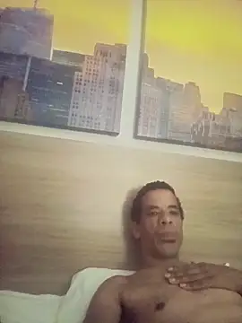 Snapshot of Tjskigh chatting on October 26, 2:23 am Tjskigh online show from October 26, 2:23 am