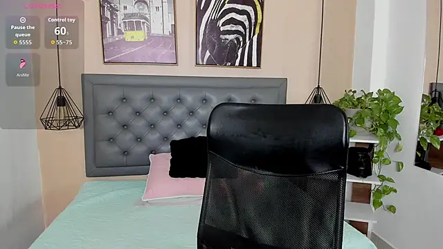 Snapshot of alicee_cooper chatting on October 25, 1:56 pm alicee cooper online show from October 25, 1:56 pm