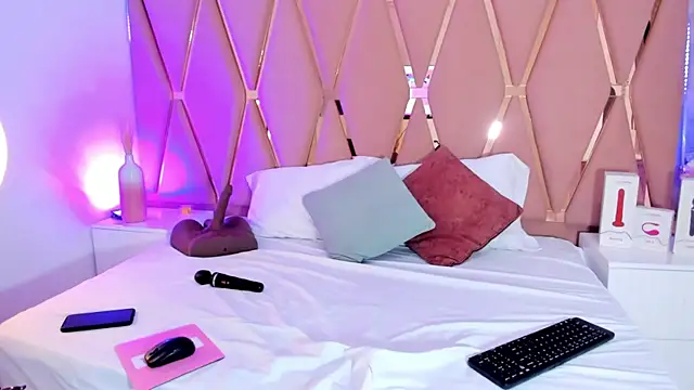 madyjames online show from October 19, 1:14 pm