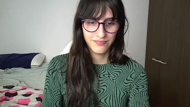 Snapshot of Alice_love29 chatting on December 20, 10:43 pm Alice love29 online show from December 20, 10:43 pm