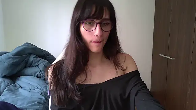 Snapshot of Alice_love29 chatting on December 7, 6:54 pm Alice love29 online show from December 7, 6:54 pm