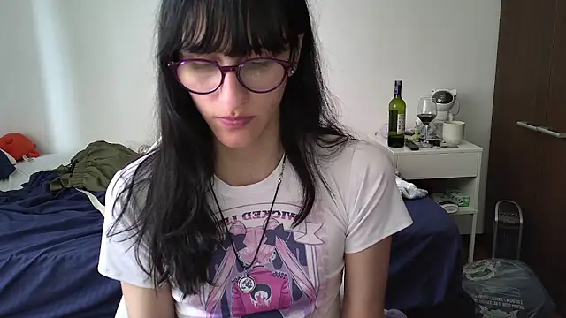 Snapshot of Alice_love29 chatting on February 8, 9:04 pm Alice love29 online show from February 8, 9:04 pm