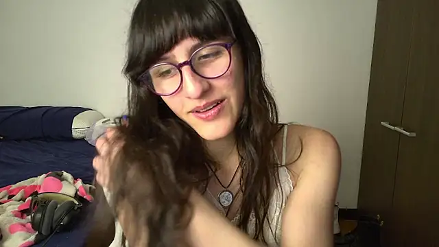 Snapshot of Alice_love29 chatting on January 4, 6:09 am Alice love29 online show from January 4, 6:09 am