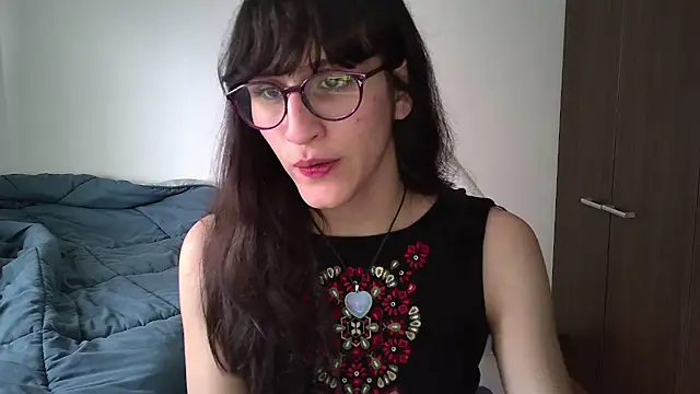 Snapshot of Alice_love29 chatting on December 5, 8:38 pm Alice love29 online show from December 5, 8:38 pm